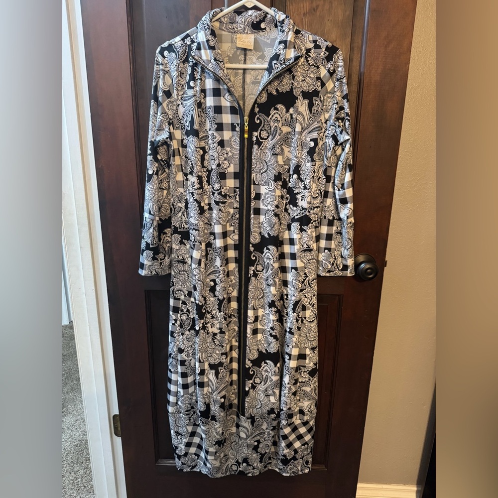 Zadie Bs Elegant Black and White Paisley dress